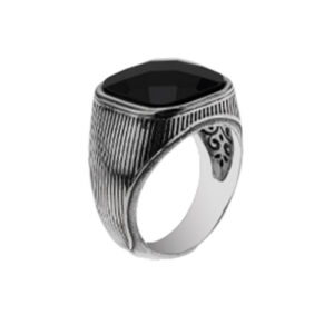 Anello rigato con gemma