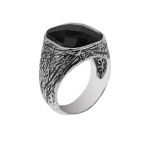 Anello battuto con gemma